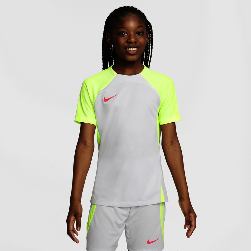 Nike t 2024 shirt intersport