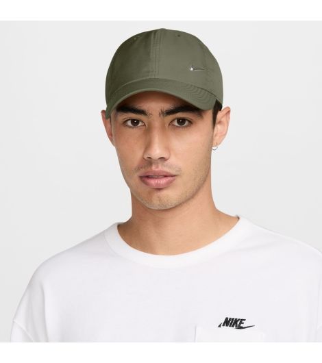 Nike Dri-FIT Club Unstructured Metal Swoosh Cap