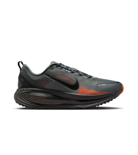 حذاء Vomero 18 Road Running من Nike – للرجال