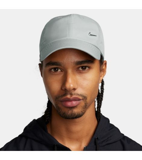 Nike Dri-FIT Club Unstructured Metal Swoosh Cap